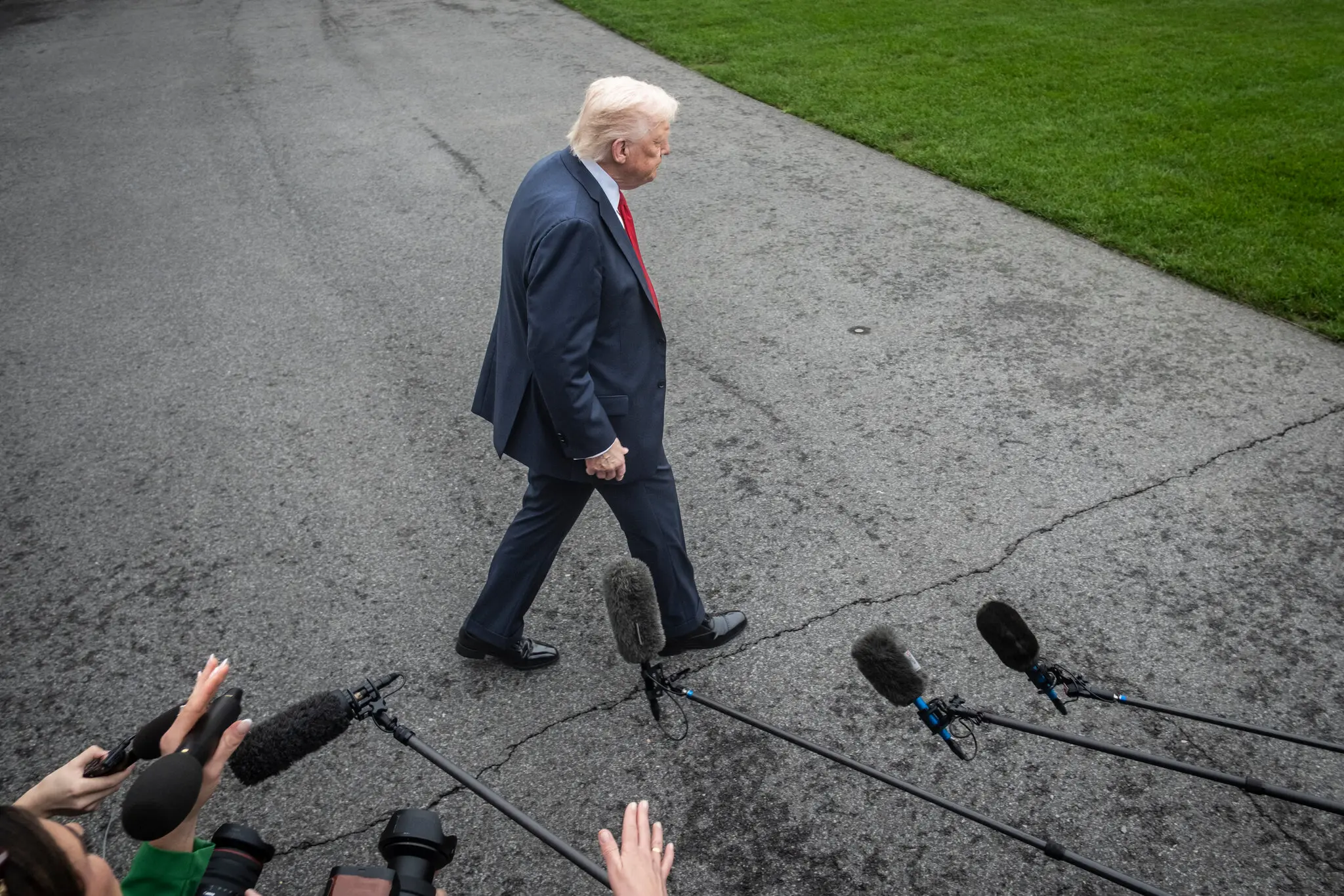 Адміністрація Трампа блокує фінансування федерального офісу нагляду